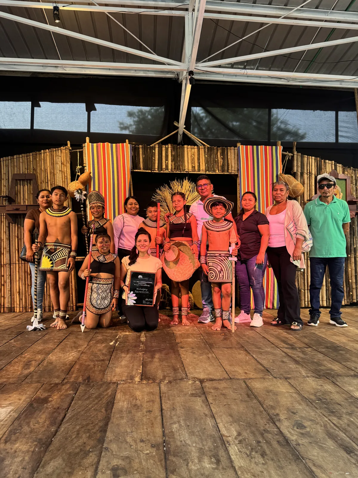 A festival group in body paint with the JIAPICH award.